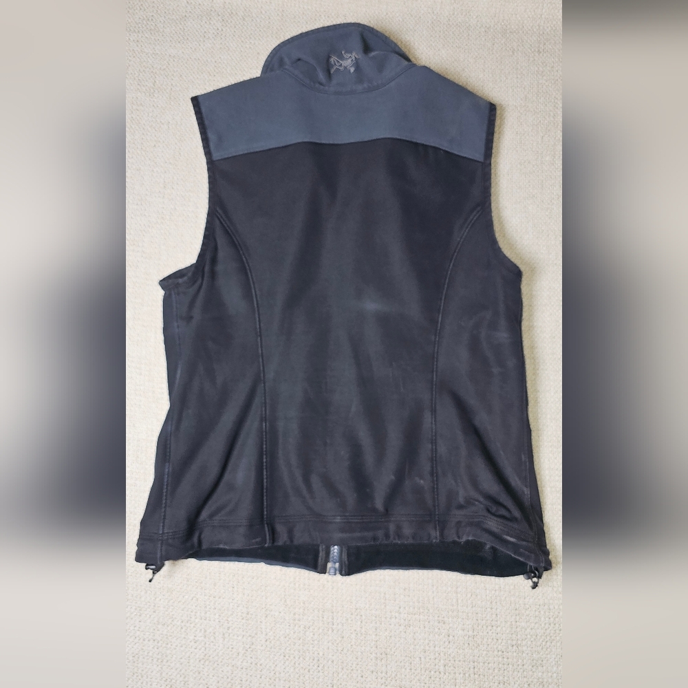 Arc'teryx Two-Tone Blue and Black Vest - Picture 10 of 14
